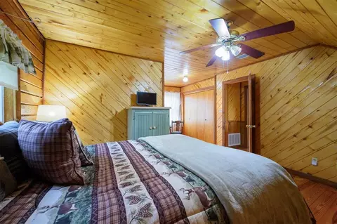 Bedroom - 1037 River Bluff Rd, Idabel, OK 74745 photo 5 of 8