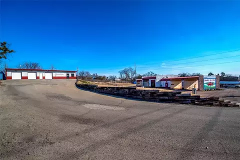 1102 E 1st St, Chandler, OK 74834