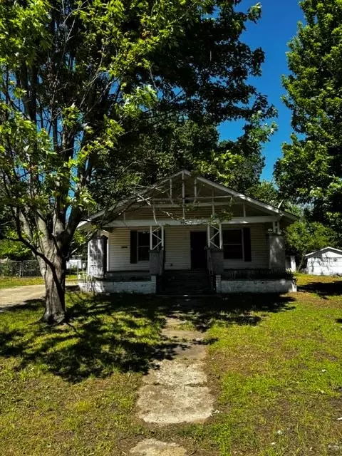 417 S 5th St, Okemah, OK 74859