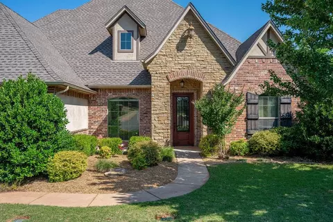 1425 Pembroke Dr, Edmond, OK 73003