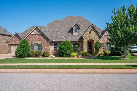 1425 Pembroke Dr, Edmond, OK 73003