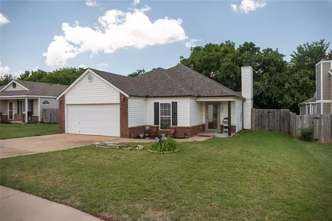 Exterior - 1033 Pinecrest St, Norman, OK 73071 photo 2 of 3