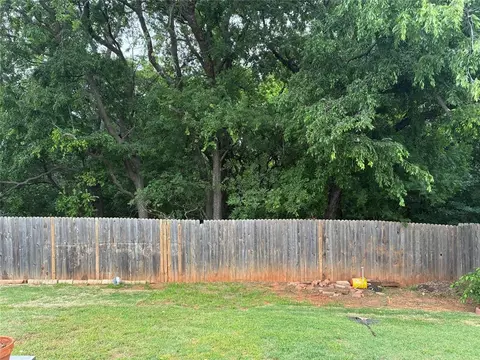 Exterior - 1033 Pinecrest St, Norman, OK 73071 photo 3 of 3