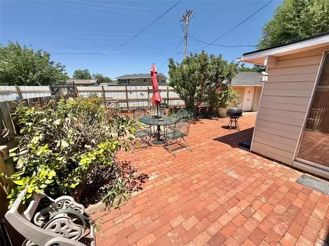 Exterior - 933 Denise St, Altus, OK 73521 photo 4 of 7