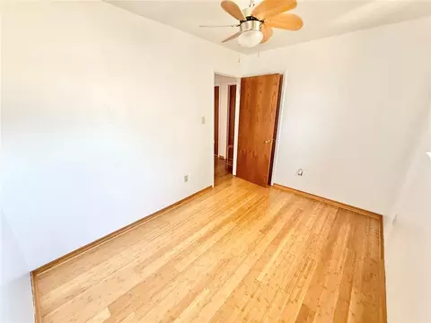 Bedroom - 933 Denise St, Altus, OK 73521 photo 2 of 6