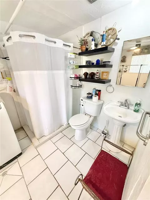 Bath - 933 Denise St, Altus, OK 73521 photo 1 of 2