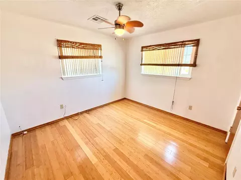 Bedroom - 933 Denise St, Altus, OK 73521 photo 3 of 6