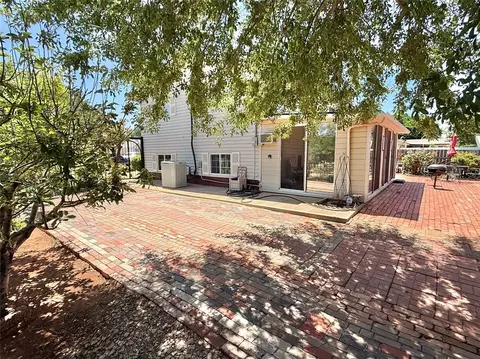 Exterior - 933 Denise St, Altus, OK 73521 photo 7 of 7