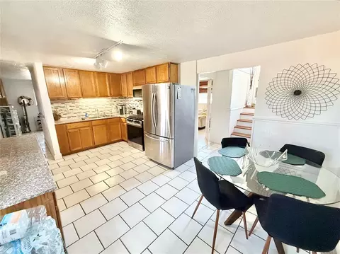 Kitchen - 933 Denise St, Altus, OK 73521 photo 1 of 2