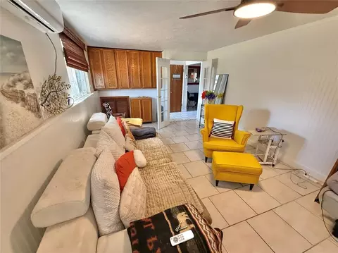 Living - 933 Denise St, Altus, OK 73521 photo 1 of 1