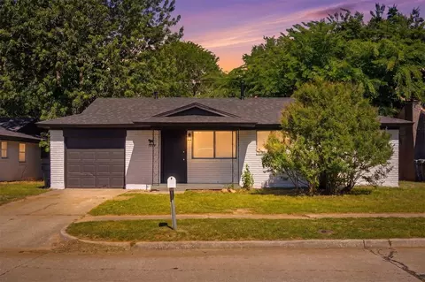 1520 Mcdonald Dr, Midwest City, OK 73130