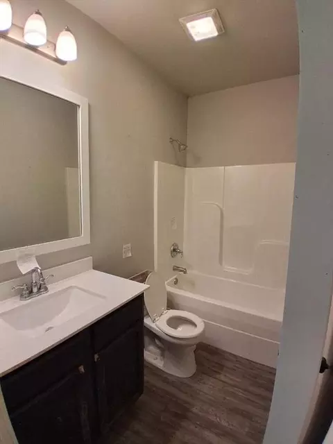 Bath - 15967 Prairie Rose Dr, Mcloud, OK 74851 photo 1 of 2