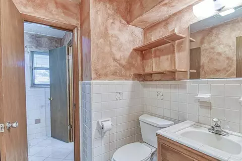 Bath - 1701 Denison Dr, Norman, OK 73069 photo 3 of 4