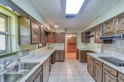 Kitchen - 1701 Denison Dr, Norman, OK 73069 photo 2 of 5