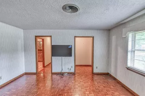 Living - 1701 Denison Dr, Norman, OK 73069 photo 3 of 5