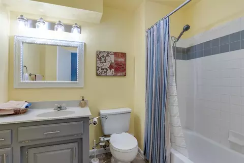 Bath - 805 Old Bugle Rd, Edmond, OK 73003 photo 5 of 5
