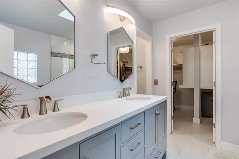 Bath - 805 Old Bugle Rd, Edmond, OK 73003 photo 1 of 5