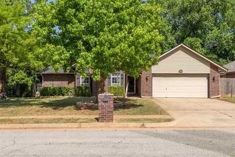 Exterior - 805 Old Bugle Rd, Edmond, OK 73003 photo 6 of 16