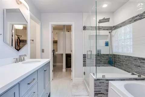 Bath - 805 Old Bugle Rd, Edmond, OK 73003 photo 3 of 5