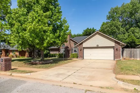 Exterior - 805 Old Bugle Rd, Edmond, OK 73003 photo 4 of 16