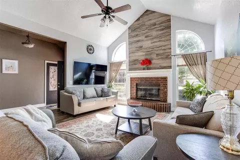 Living - 805 Old Bugle Rd, Edmond, OK 73003 photo 4 of 4