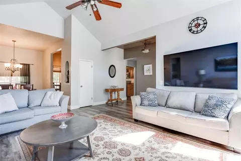 Living - 805 Old Bugle Rd, Edmond, OK 73003 photo 3 of 4