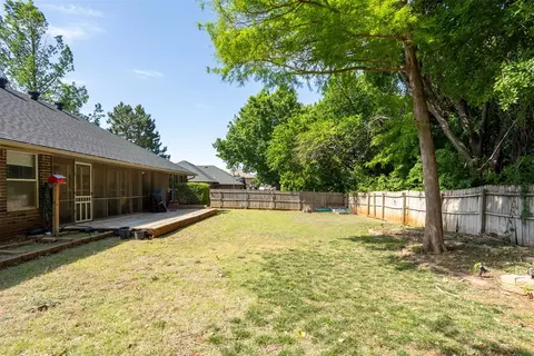 Exterior - 805 Old Bugle Rd, Edmond, OK 73003 photo 14 of 16