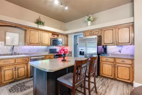 Kitchen - 805 Old Bugle Rd, Edmond, OK 73003 photo 2 of 3