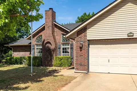 Exterior - 805 Old Bugle Rd, Edmond, OK 73003 photo 5 of 16