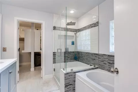 Bath - 805 Old Bugle Rd, Edmond, OK 73003 photo 4 of 5