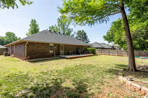 Exterior - 805 Old Bugle Rd, Edmond, OK 73003 photo 9 of 16
