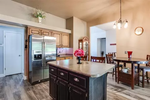 Kitchen - 805 Old Bugle Rd, Edmond, OK 73003 photo 3 of 3