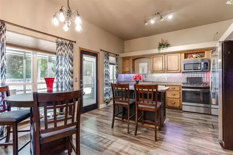 Kitchen - 805 Old Bugle Rd, Edmond, OK 73003 photo 1 of 3