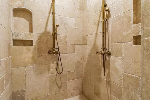 Bath - 14345 E Fork Rd, Arcadia, OK 73007 photo 5 of 8