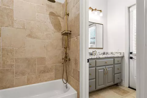 Bath - 14345 E Fork Rd, Arcadia, OK 73007 photo 7 of 8