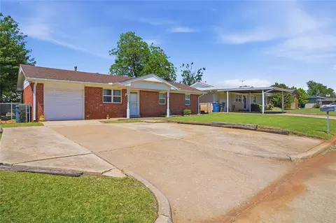 9825 Harmony Dr, Midwest City, OK 73130