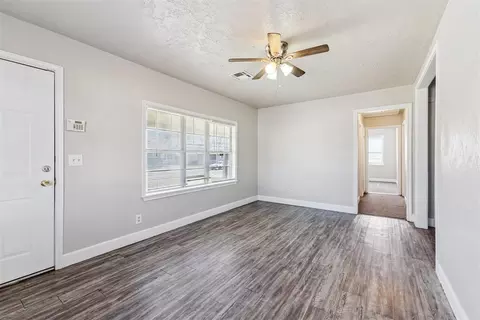 911 Sandra Dr, Midwest City, OK 73110