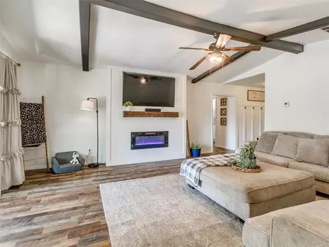 Living - 3401 Sharon Ave, Harrah, OK 73045 photo 5 of 5