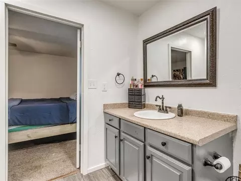 Bath - 3401 Sharon Ave, Harrah, OK 73045 photo 2 of 5
