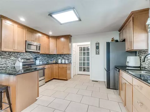 Kitchen - 3401 Sharon Ave, Harrah, OK 73045 photo 2 of 7