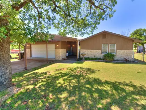 Exterior - 3401 Sharon Ave, Harrah, OK 73045 photo 11 of 12