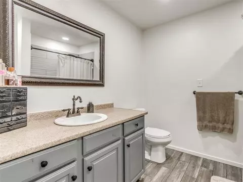 Bath - 3401 Sharon Ave, Harrah, OK 73045 photo 1 of 5