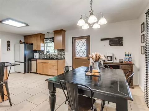 Dining - 3401 Sharon Ave, Harrah, OK 73045 photo 1 of 3