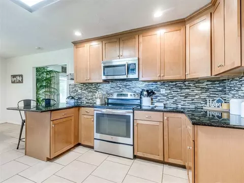 Kitchen - 3401 Sharon Ave, Harrah, OK 73045 photo 3 of 7