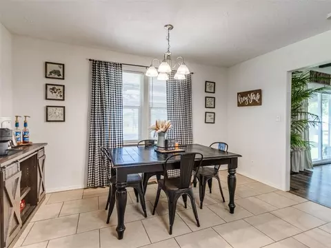 Dining - 3401 Sharon Ave, Harrah, OK 73045 photo 3 of 3
