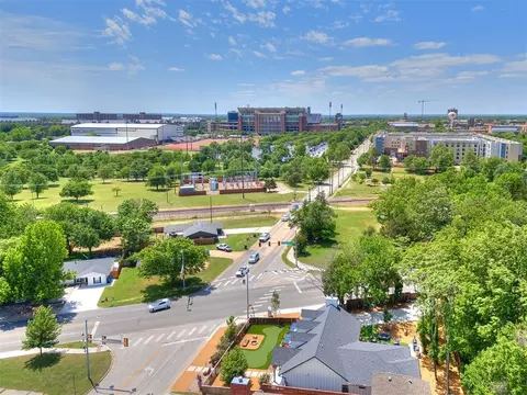 View/Area - 501 E Brooks St, Norman, OK 73071 photo 2 of 2