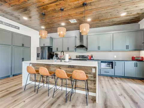 Kitchen - 501 E Brooks St, Norman, OK 73071 photo 2 of 4