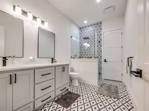 Bath - 501 E Brooks St, Norman, OK 73071 photo 3 of 3