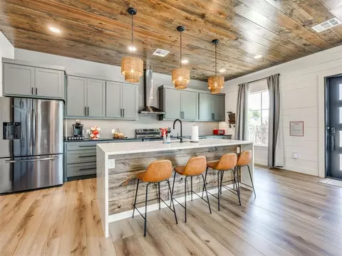 Kitchen - 501 E Brooks St, Norman, OK 73071 photo 3 of 4