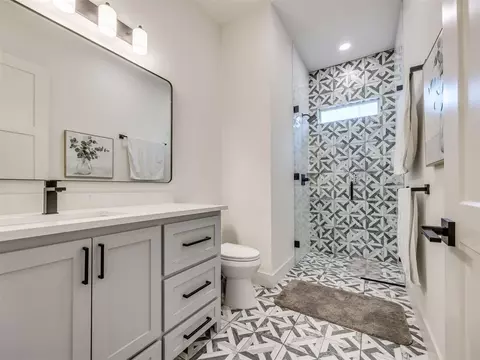 Bath - 501 E Brooks St, Norman, OK 73071 photo 1 of 3